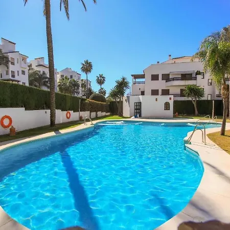Beachside Costalita Sol - Huge Terrace & Pool Estepona